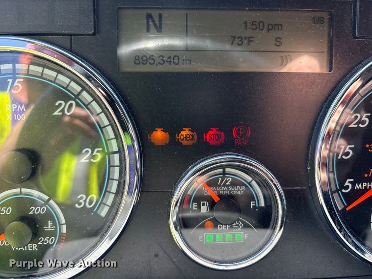 image for item YA1888 2018 Freightliner Cascadia semi truck