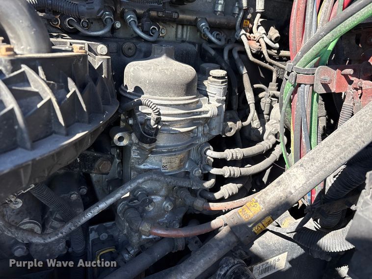 image for item YA1888 2018 Freightliner Cascadia semi truck