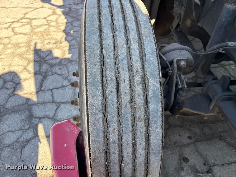 image for item YA1888 2018 Freightliner Cascadia semi truck