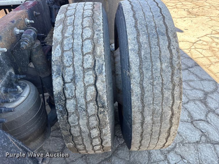 image for item YA1888 2018 Freightliner Cascadia semi truck