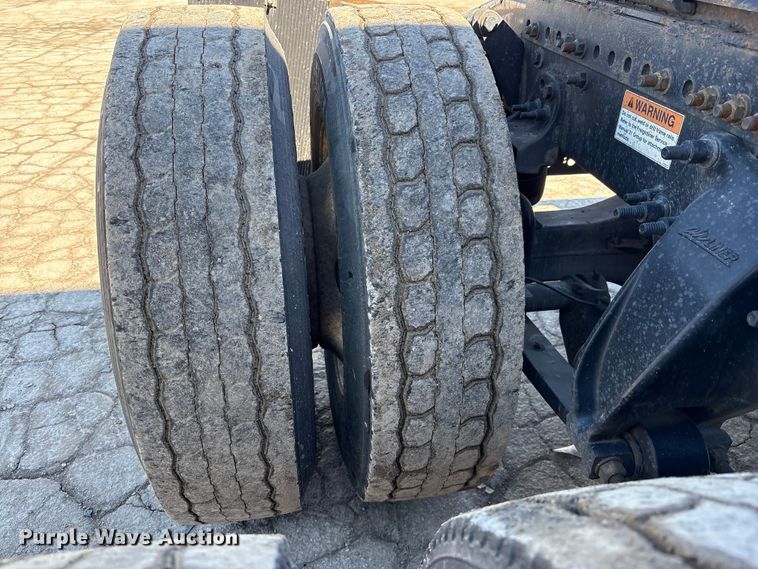 image for item YA1888 2018 Freightliner Cascadia semi truck