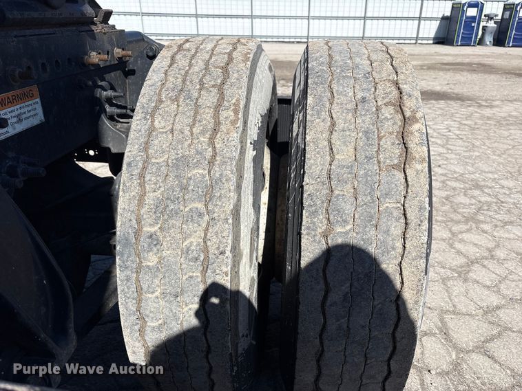 image for item YA1888 2018 Freightliner Cascadia semi truck