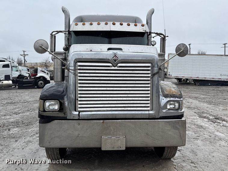 image for item YA1909 2003 International 9900i semi truck