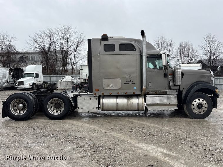 image for item YA1909 2003 International 9900i semi truck