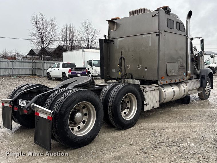 image for item YA1909 2003 International 9900i semi truck