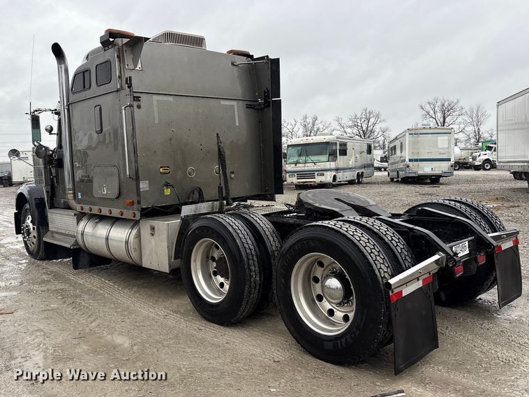 image for item YA1909 2003 International 9900i semi truck