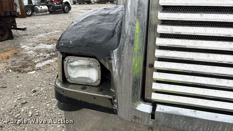 image for item YA1909 2003 International 9900i semi truck