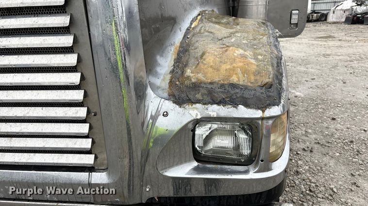 image for item YA1909 2003 International 9900i semi truck