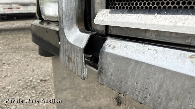 image for item YA1909 2003 International 9900i semi truck