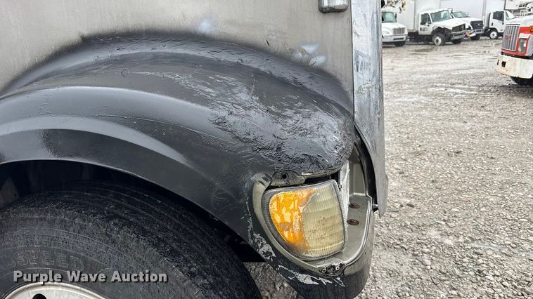 image for item YA1909 2003 International 9900i semi truck