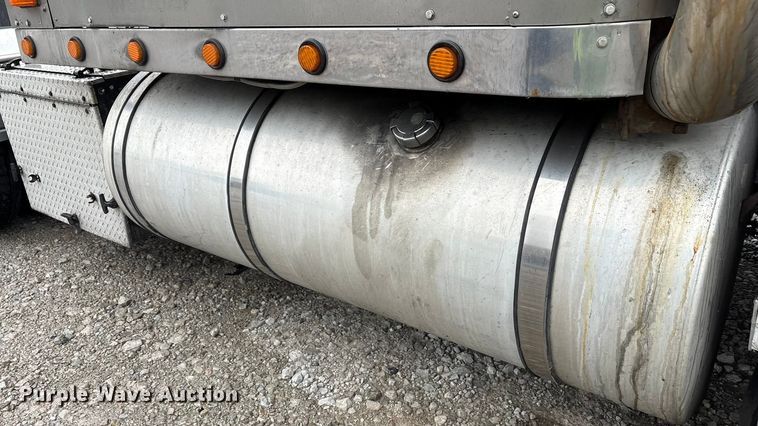 image for item YA1909 2003 International 9900i semi truck