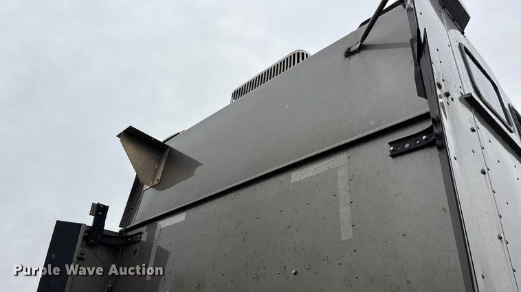 image for item YA1909 2003 International 9900i semi truck