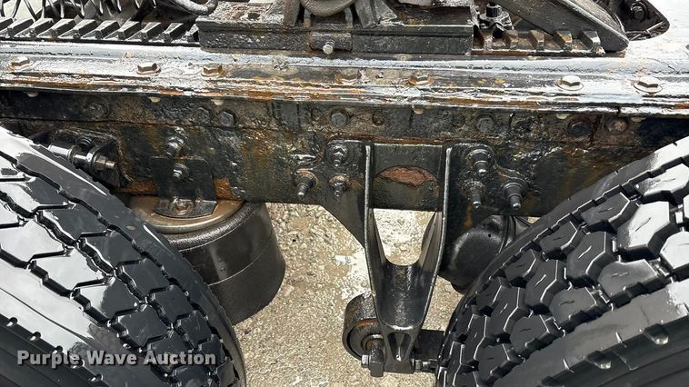 image for item YA1909 2003 International 9900i semi truck