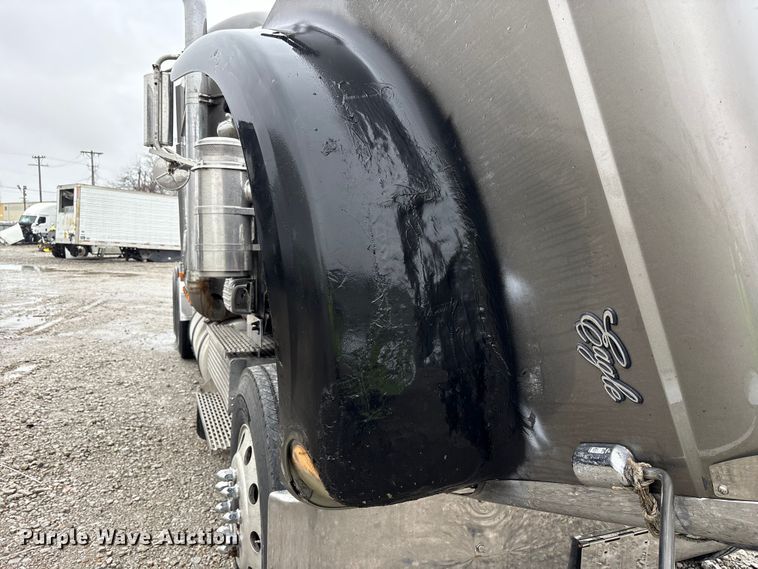 image for item YA1909 2003 International 9900i semi truck