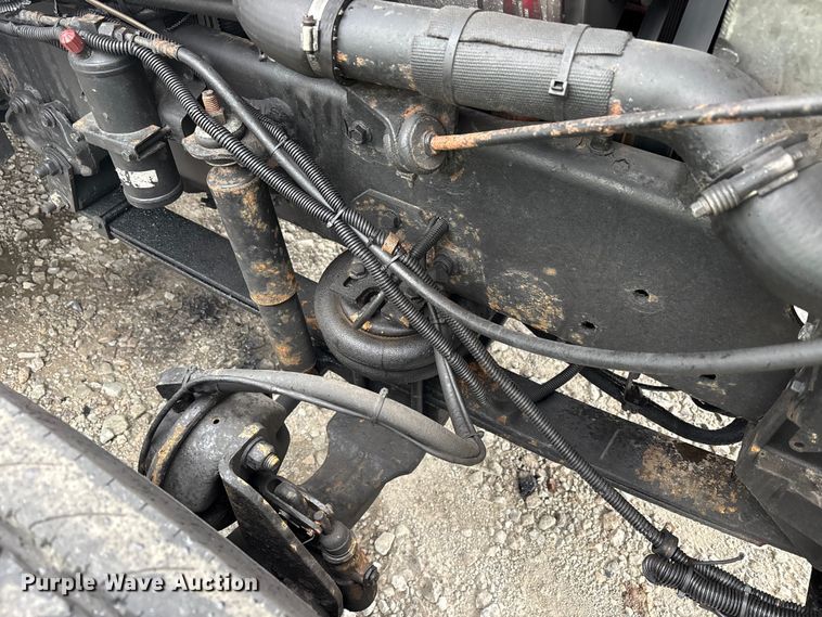 image for item YA1909 2003 International 9900i semi truck