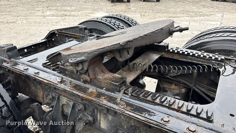 image for item YA1909 2003 International 9900i semi truck