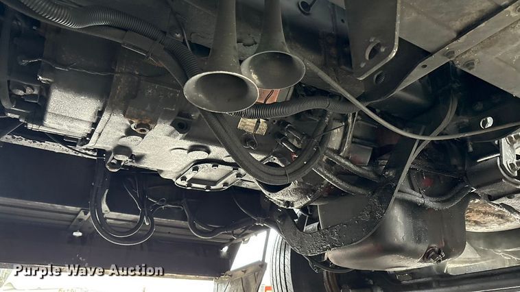 image for item YA1909 2003 International 9900i semi truck