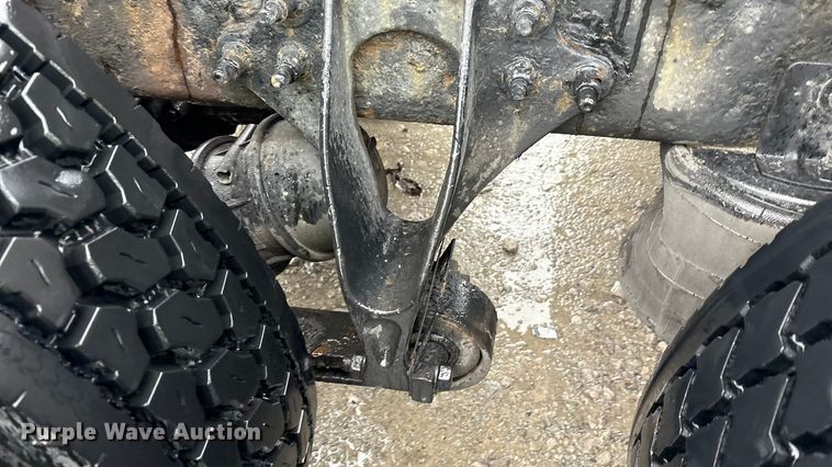 image for item YA1909 2003 International 9900i semi truck