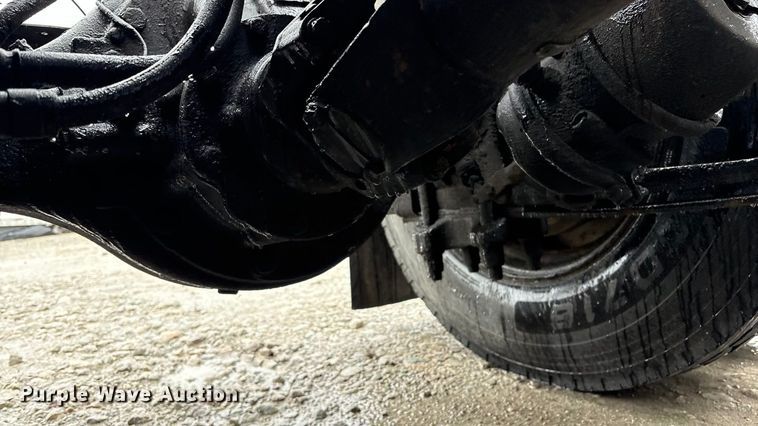 image for item YA1909 2003 International 9900i semi truck