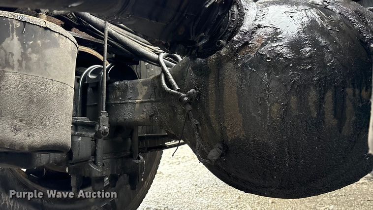 image for item YA1909 2003 International 9900i semi truck