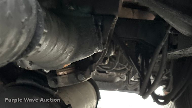 image for item YA1909 2003 International 9900i semi truck