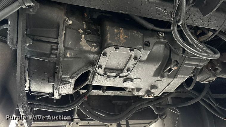 image for item YA1909 2003 International 9900i semi truck