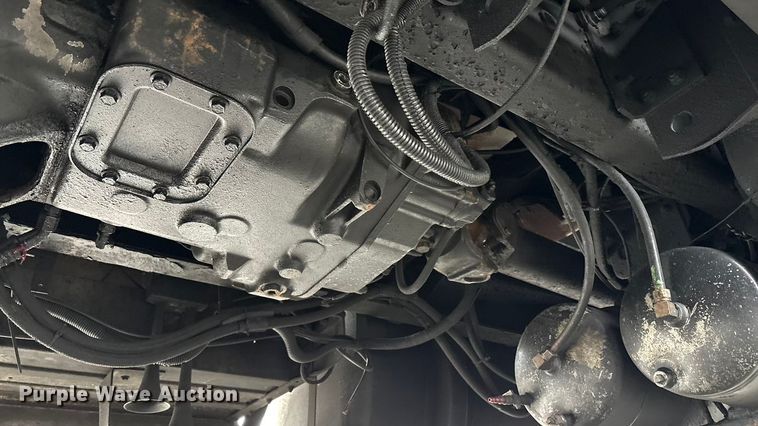 image for item YA1909 2003 International 9900i semi truck