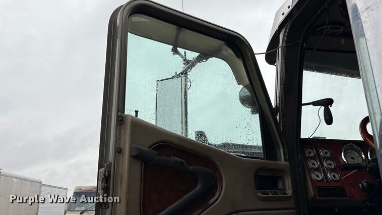 image for item YA1909 2003 International 9900i semi truck