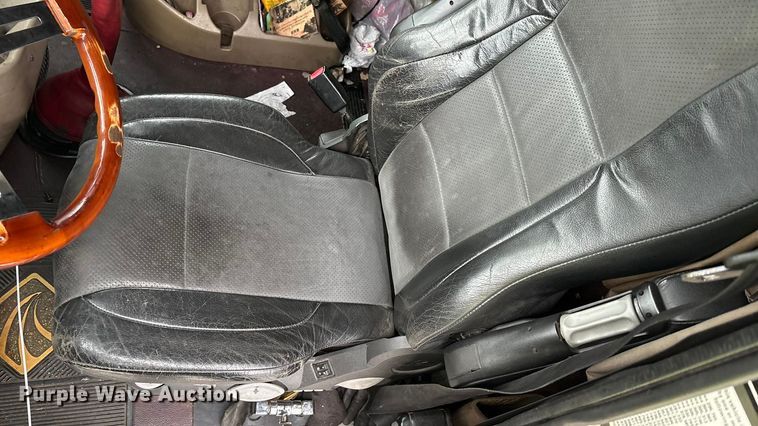 image for item YA1909 2003 International 9900i semi truck