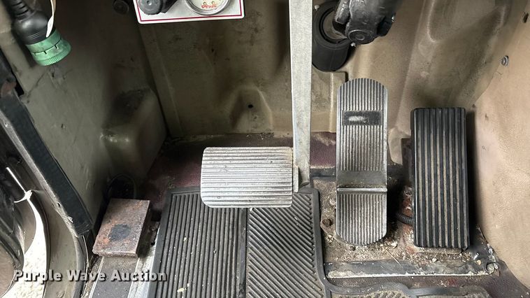 image for item YA1909 2003 International 9900i semi truck