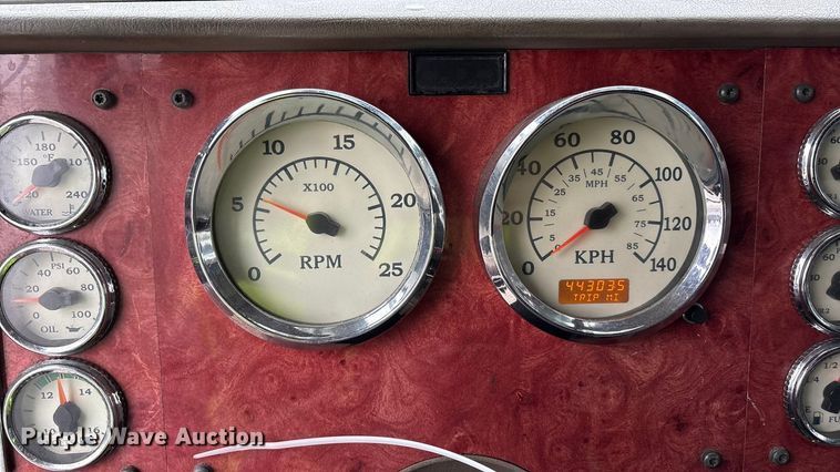 image for item YA1909 2003 International 9900i semi truck