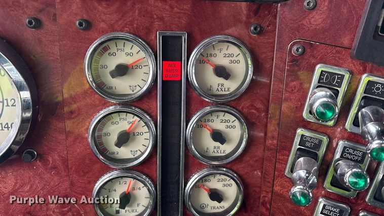 image for item YA1909 2003 International 9900i semi truck