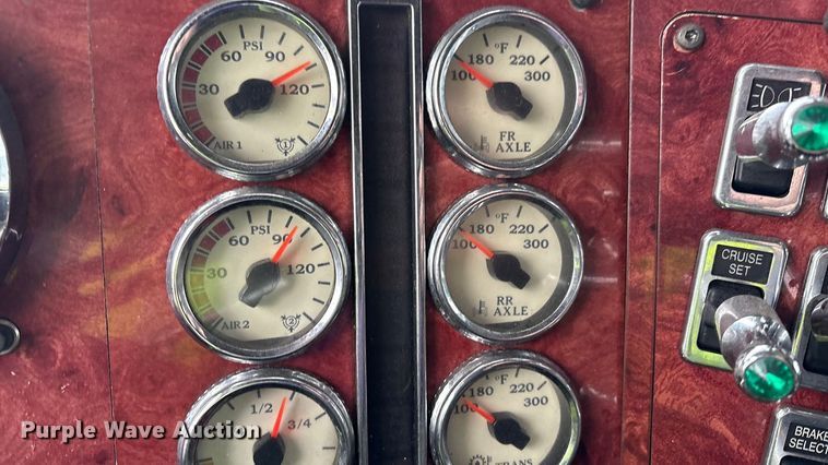 image for item YA1909 2003 International 9900i semi truck