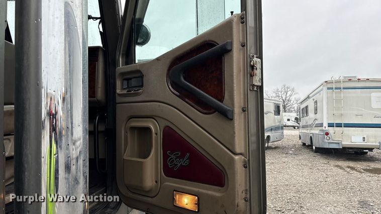 image for item YA1909 2003 International 9900i semi truck