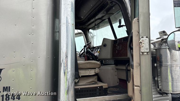 image for item YA1909 2003 International 9900i semi truck