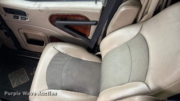 image for item YA1909 2003 International 9900i semi truck