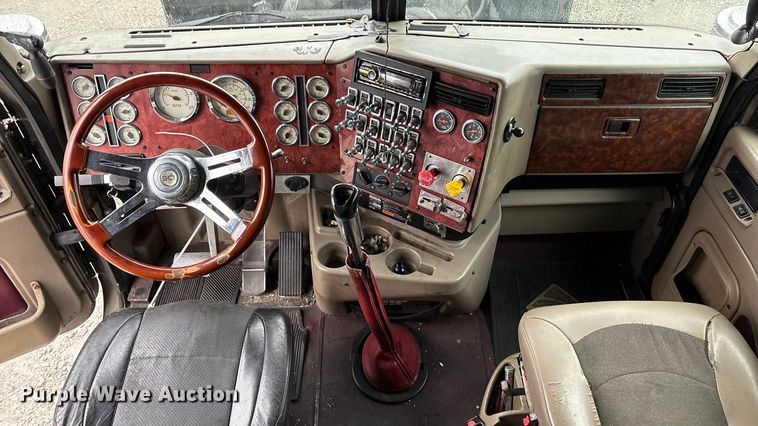 image for item YA1909 2003 International 9900i semi truck