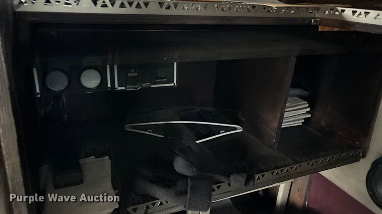 image for item YA1909 2003 International 9900i semi truck