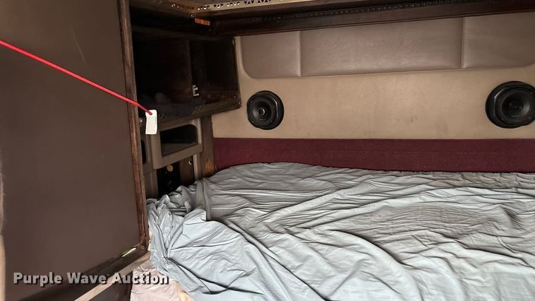 image for item YA1909 2003 International 9900i semi truck