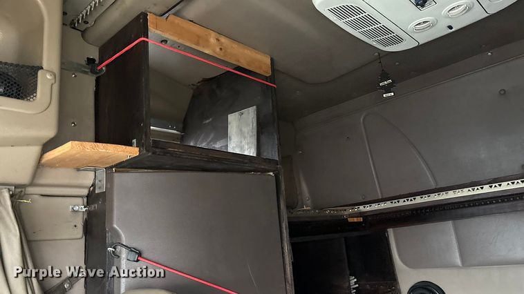 image for item YA1909 2003 International 9900i semi truck