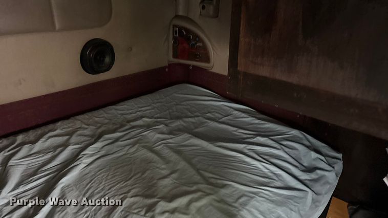 image for item YA1909 2003 International 9900i semi truck