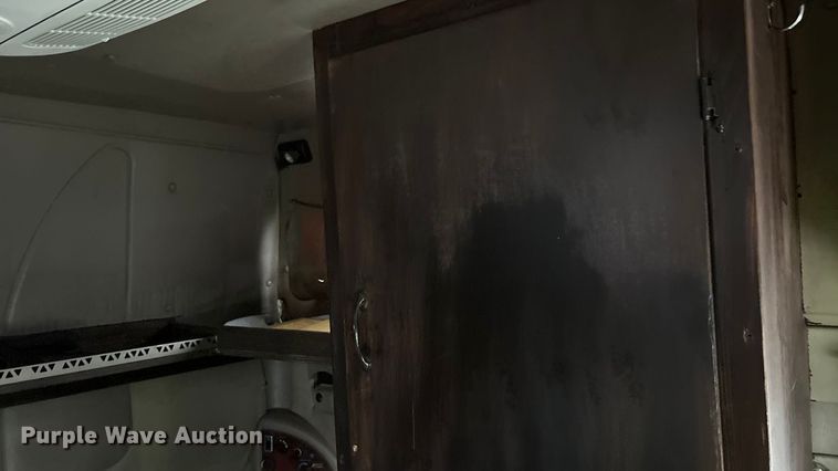 image for item YA1909 2003 International 9900i semi truck