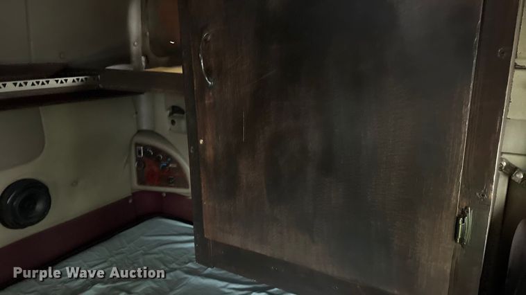 image for item YA1909 2003 International 9900i semi truck