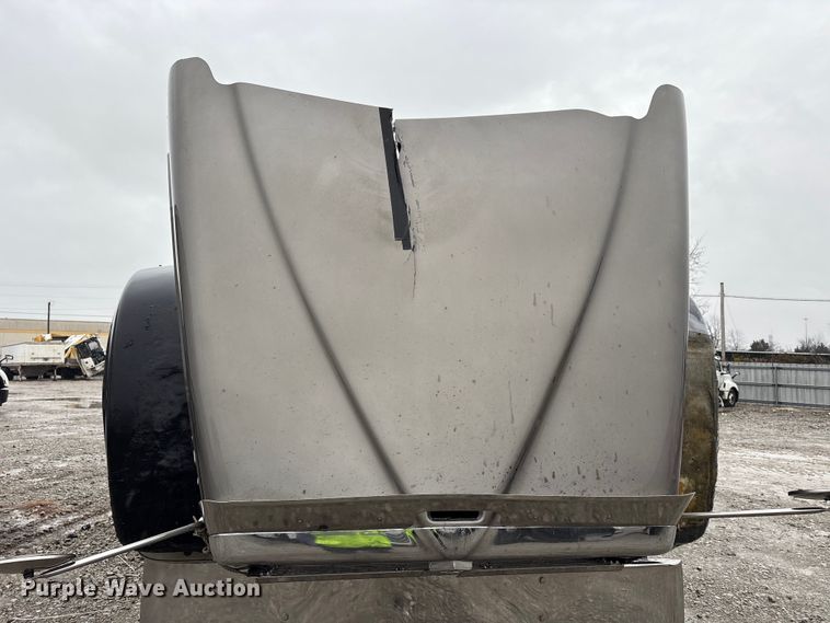 image for item YA1909 2003 International 9900i semi truck