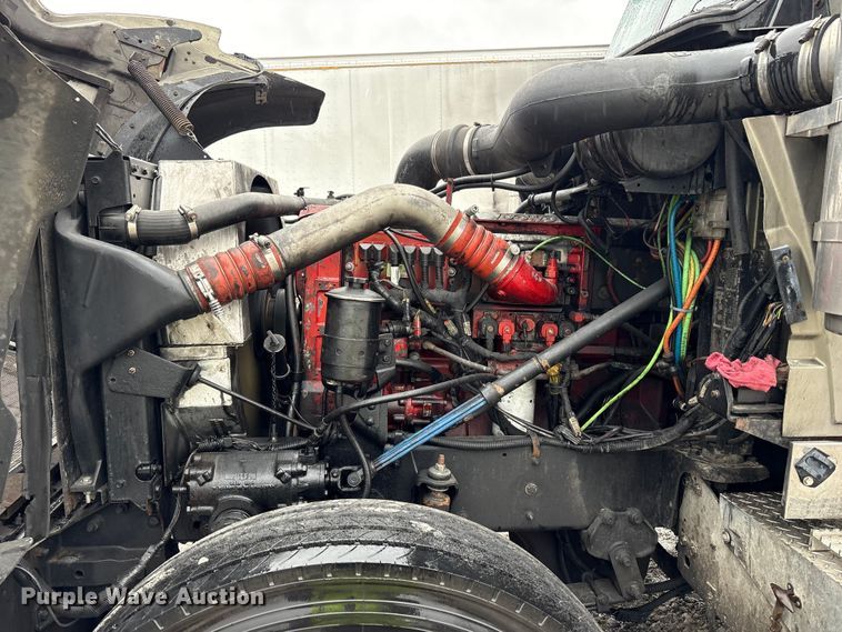 image for item YA1909 2003 International 9900i semi truck