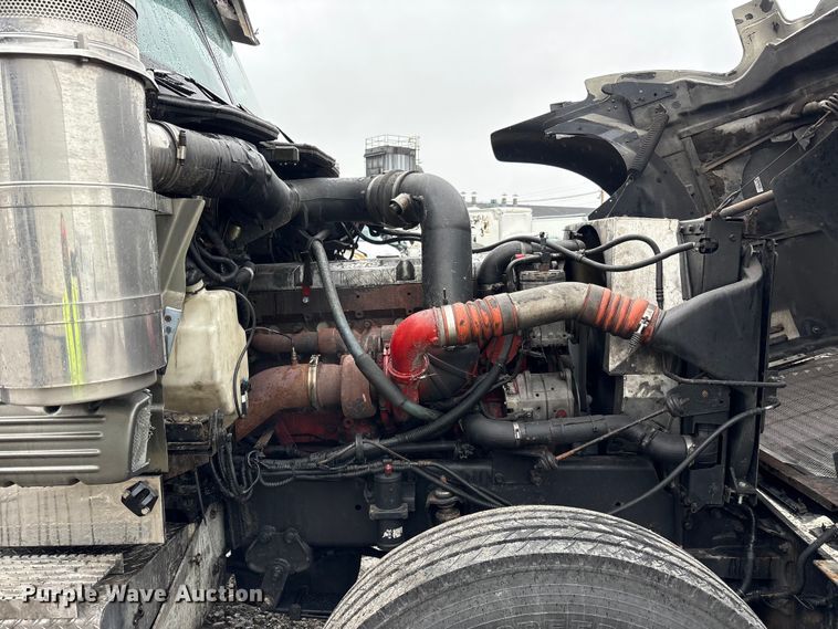 image for item YA1909 2003 International 9900i semi truck