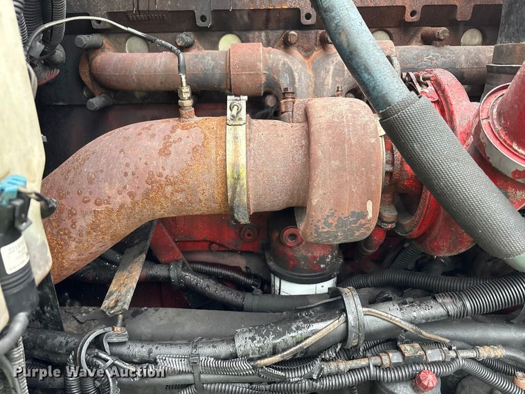 image for item YA1909 2003 International 9900i semi truck