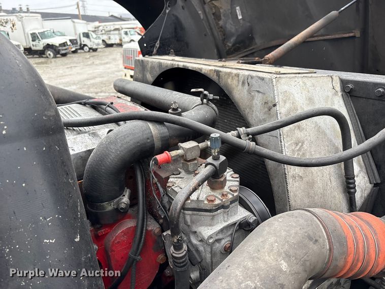 image for item YA1909 2003 International 9900i semi truck