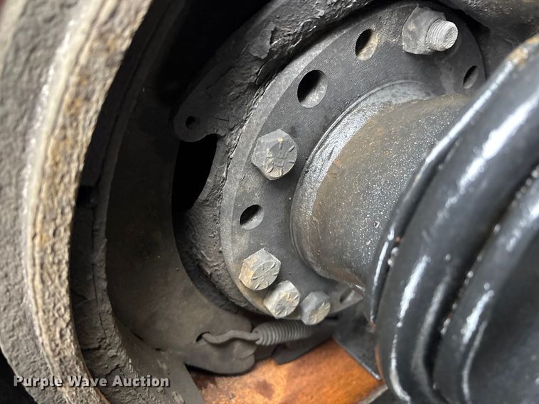 image for item YA1909 2003 International 9900i semi truck