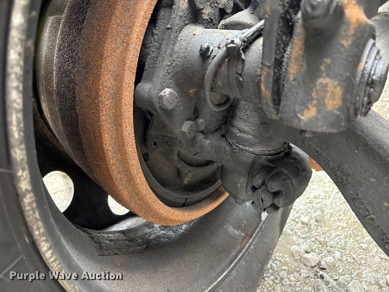 image for item YA1909 2003 International 9900i semi truck